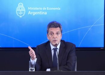Massa anunciará el nuevo esquema tarifario por regiones para agua, luz y gas