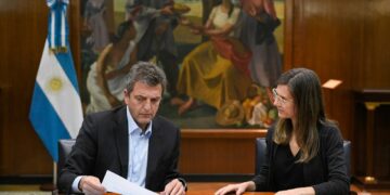 Las jubilaciones subirán 15,53% y darán tres bonos de $ 7000