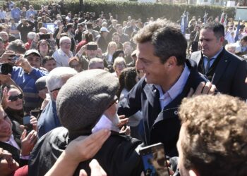 Massa citó a los ministerios para fijar topes en el gasto público