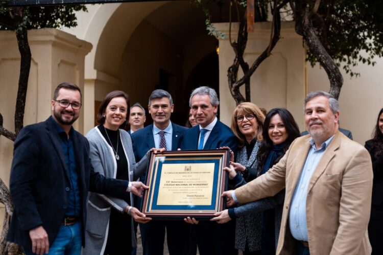 Distinguieron al colegio Monserrat en su aniversario