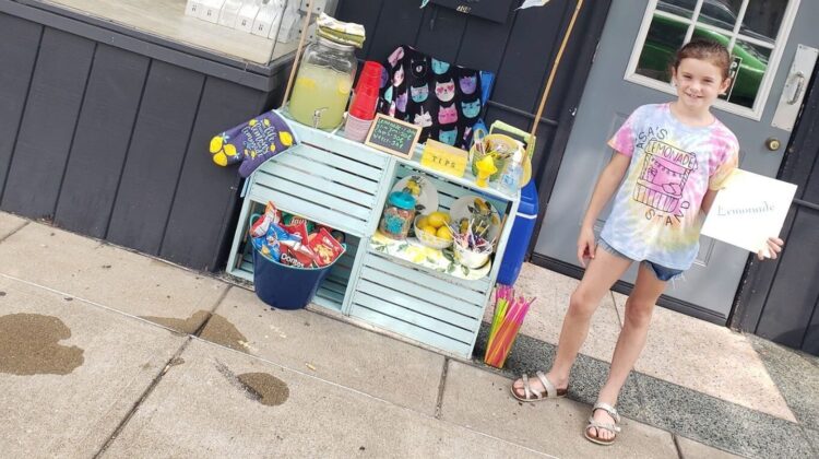 La Policía le clausuró a una nena de 8 años su puesto de limonada porque no tenía licencia