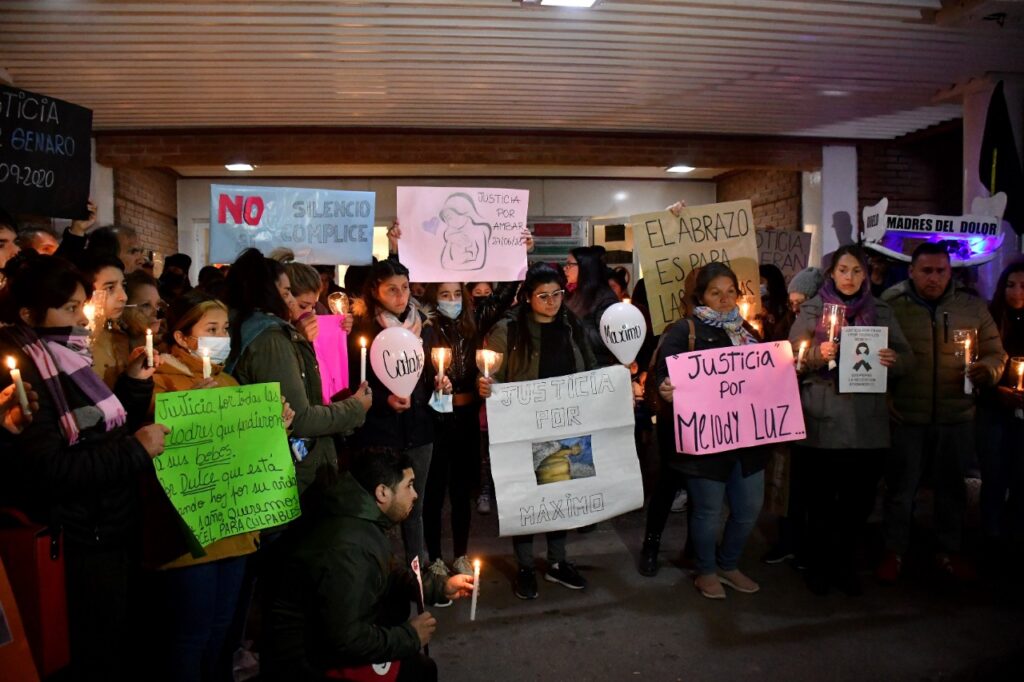 Una detenida y tres imputados en la causa por la muerte de bebés en el Neonatal