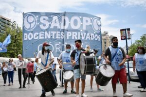 Los docentes públicos y privados realizarán un paro este miércoles