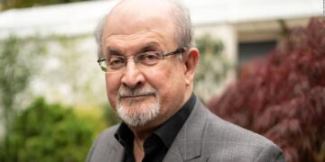 El acusado de atacar a Rushdie se declaró «no culpable» ante la corte estadounidense