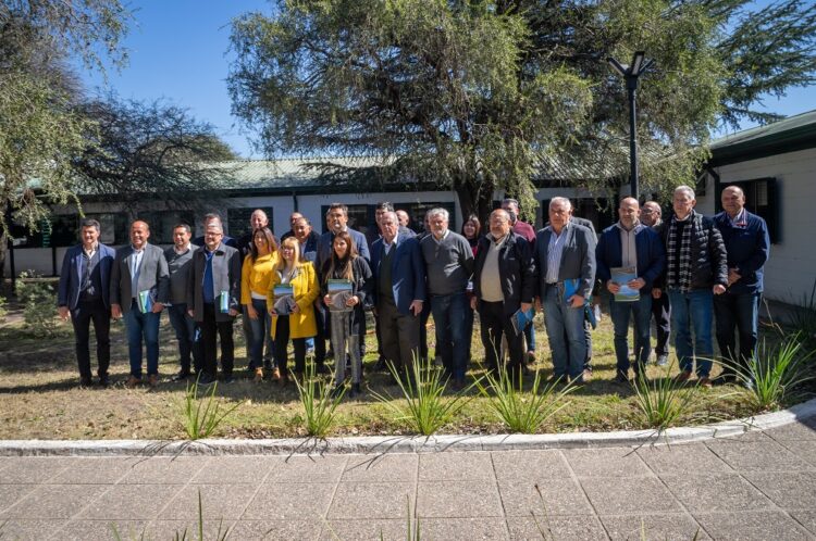 Autovía Ruta 38: intendentes y autoridades provinciales analizaron el avance de la obra