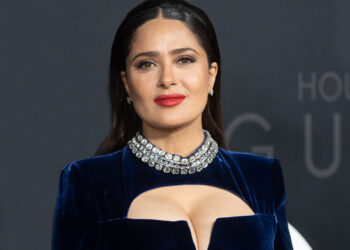 Salma Hayek: Santa Evita muestra «la obsesión de los hombres de someter a las mujeres a través del cuerpo»
