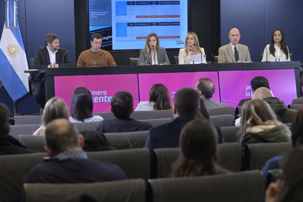 El primer tramo de la quita de subsidios al gas y la luz se aplicará en septiembre