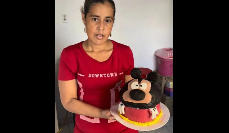 Murió la repostera que recibió burlas por una torta de Mickey Mouse