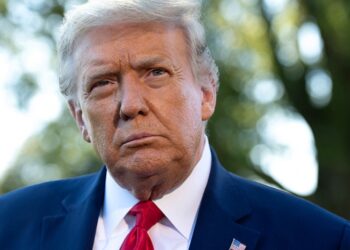 Trump aprovecha la pesquisa del FBI para relanzar su candidatura