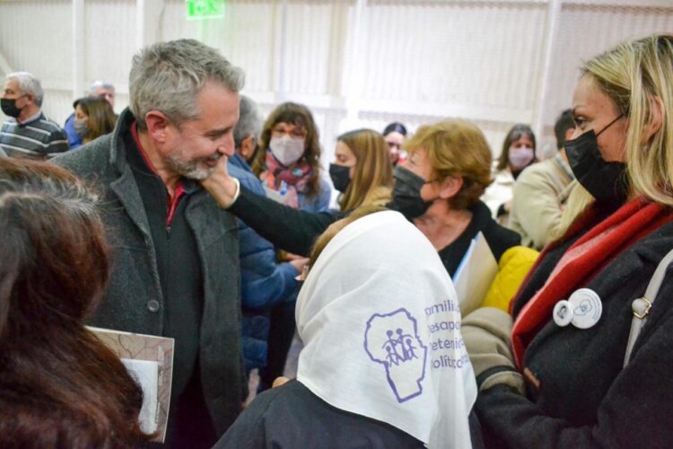 Entregaron legajos de desaparecidos a sus familias en Villa María