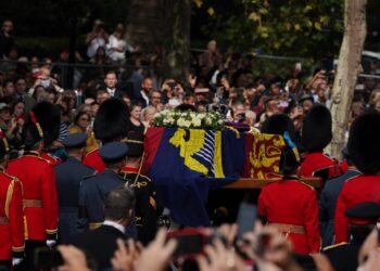 Multitudinaria despedida a la reina Isabel II