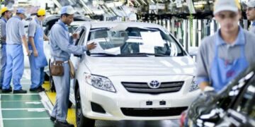 La empresa Toyota frenó su producción por el faltante de neumáticos
