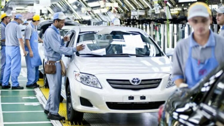 La empresa Toyota frenó su producción por el faltante de neumáticos