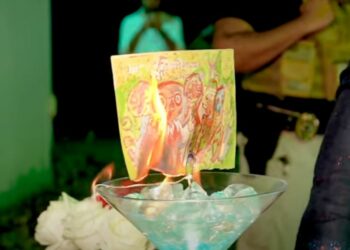 México investiga al millonario que quemó un dibujo de Frida Kahlo para venderlo como NFT