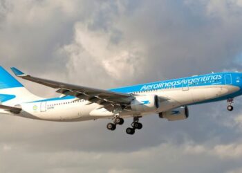 Pilotos de Aerolíneas Argentinas aseguran que Ovnis persiguieron a tres aviones