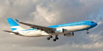 Pilotos de Aerolíneas Argentinas aseguran que Ovnis persiguieron a tres aviones
