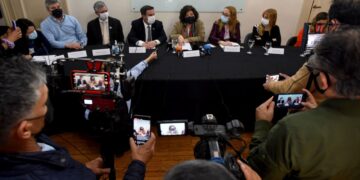 Vizzotti confirmó que la bacteria legionella causó el brote de neumonía bilateral