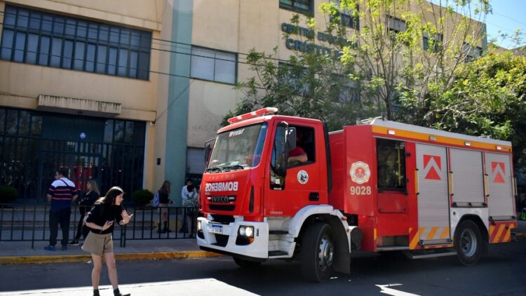 La estudiante del Cristo Rey quemada sigue en terapia intensiva