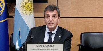 Massa se reúne con un asesor del Tesoro y la directora del FMI en el cierre de su gira