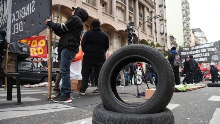 Tras rechazar el aumento ofrecido, marchan hoy los Trabajadores del Neumático