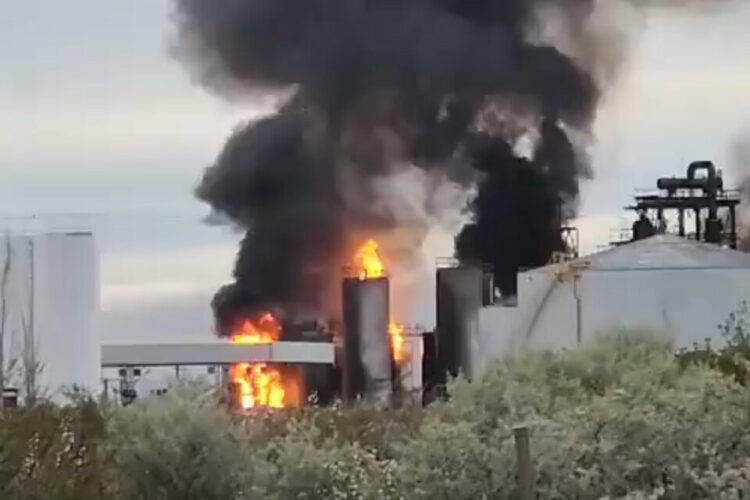 La explosión de un tanque en una refinería de Plaza Huincul dejó como saldo al menos tres muertos