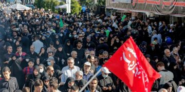 Las protestas por la muerte de una mujer detenida por la policía moral deja tres muertos