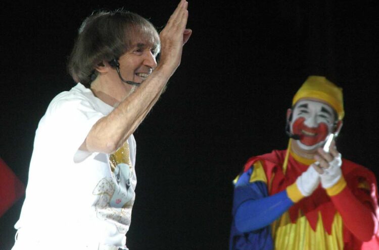 El emotivo homenaje de Piñón Fijo a Carlitos Balá: “Mi guía, sos la huella en mi camino"