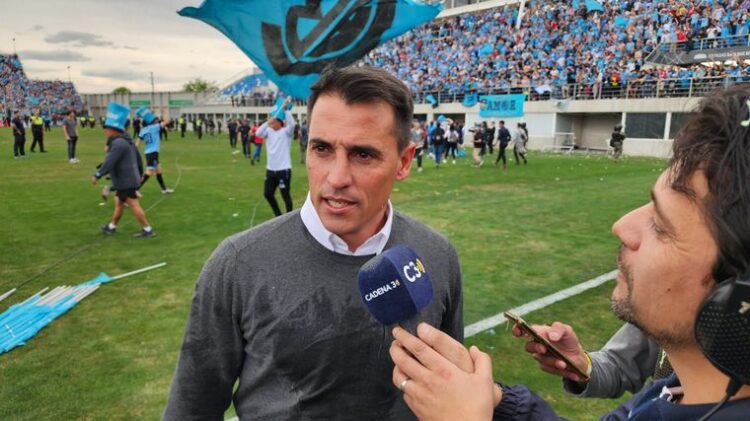 Farré señalo que "la esencia de Belgrano es la de no bajar los brazos nunca"