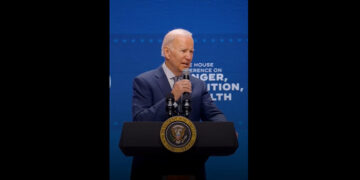 Biden protagonizó otro episodio desconcertante durante una conferencia en la Casa Blanca