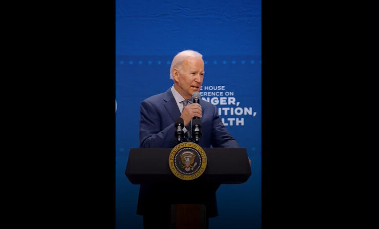 Biden protagonizó otro episodio desconcertante durante una conferencia en la Casa Blanca