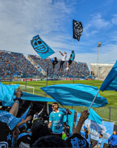 Glorioso recibimiento del público pirata para Belgrano