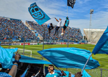 Glorioso recibimiento del público pirata para Belgrano