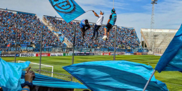 Glorioso recibimiento del público pirata para Belgrano