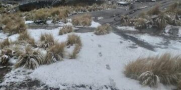 Volvió a nevar en las Altas Cumbres y la Caminera recomienda circular con precaución