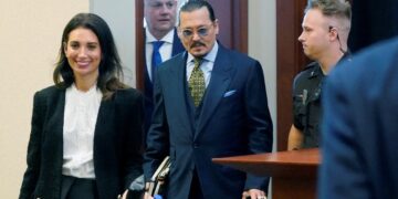 Aseguran que Johnny Depp está de novio con su abogada