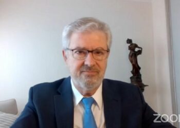 Comenzó el alegato de la defensa de CFK: «jugamos un partido en cancha inclinada»