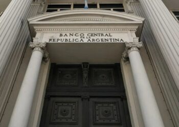 El Banco Central aumentó la tasa de interés de plazos fijos a 75% para contrarrestar la inflación