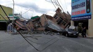 Un fuerte sismo sacudió Taiwán y dejó al menos un fallecido y 79 heridos Un fuerte sismo sacudió Taiwán y dejó al menos un fallecido y 79 heridos