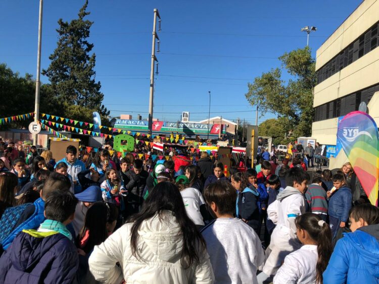 Comenzó una nueva edición de la «Maratón solidaria de papel y de tapitas»