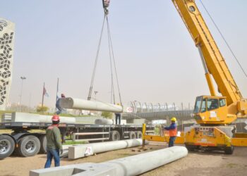 Inició el operativo para montar las primeras columnas que sostendrán la Ciclovía en altura