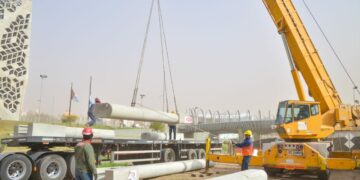 Inició el operativo para montar las primeras columnas que sostendrán la Ciclovía en altura