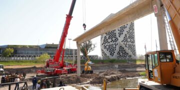 Así luce la ciclovía en altura tras la colocación del primer tramo de hormigón