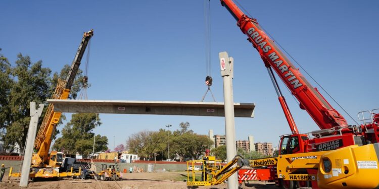 Así luce la ciclovía en altura tras la colocación del primer tramo de hormigón