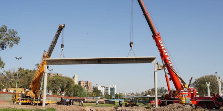Así luce la ciclovía en altura tras la colocación del primer tramo de hormigón