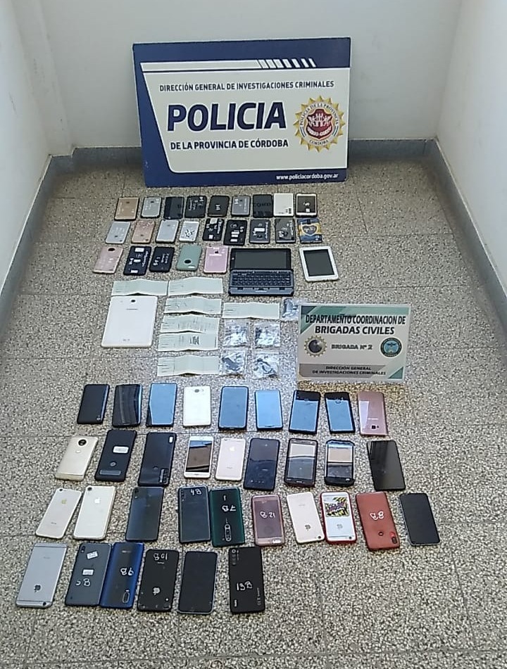 Desarticularon un laboratorio de desbloqueo ilícito de iPhones y hay un detenido