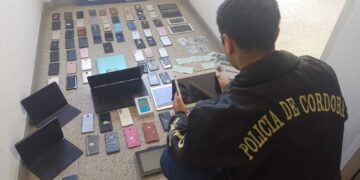 Desarticularon un laboratorio de desbloqueo ilícito de iPhones y hay un detenido