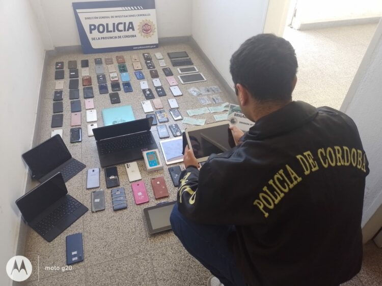 Desarticularon un laboratorio de desbloqueo ilícito de iPhones y hay un detenido