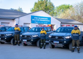 Suman otras siete camionetas para combatir incendios en la provincia