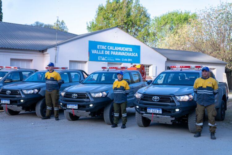 Suman otras siete camionetas para combatir incendios en la provincia