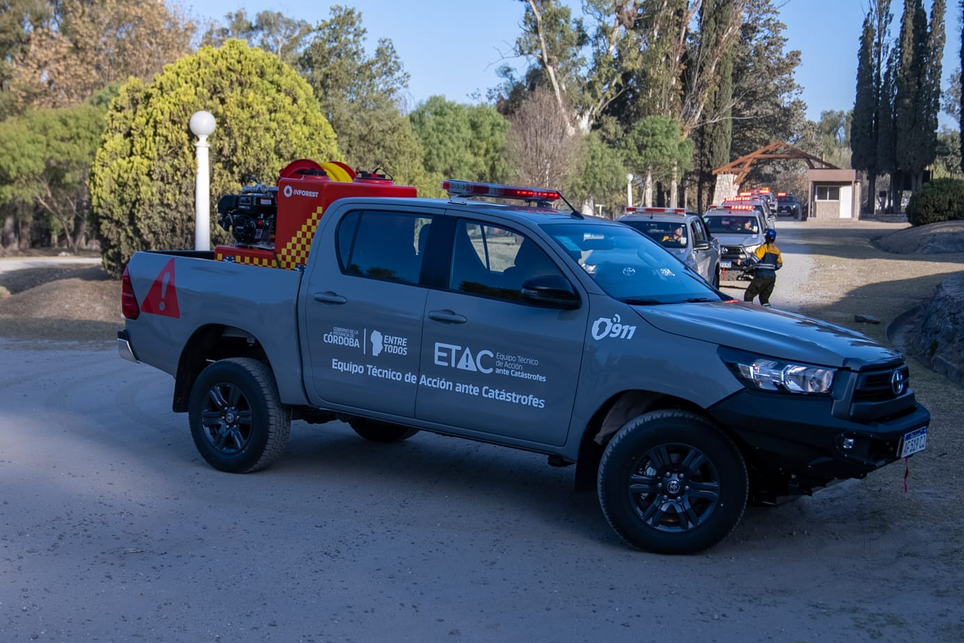 Suman otras siete camionetas para combatir incendios en la provincia